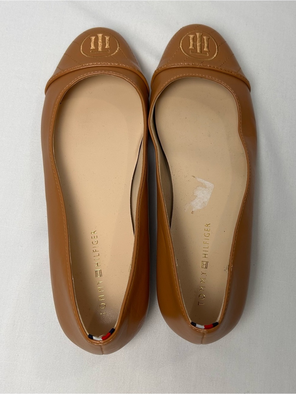 Tommy Hilfiger Women's Cognac Leather Ballet Flats with Logo Cap